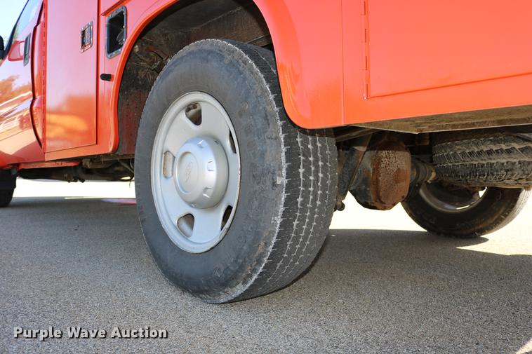 image for item DD0101 2006 Ford F250 utility bed pickup truck