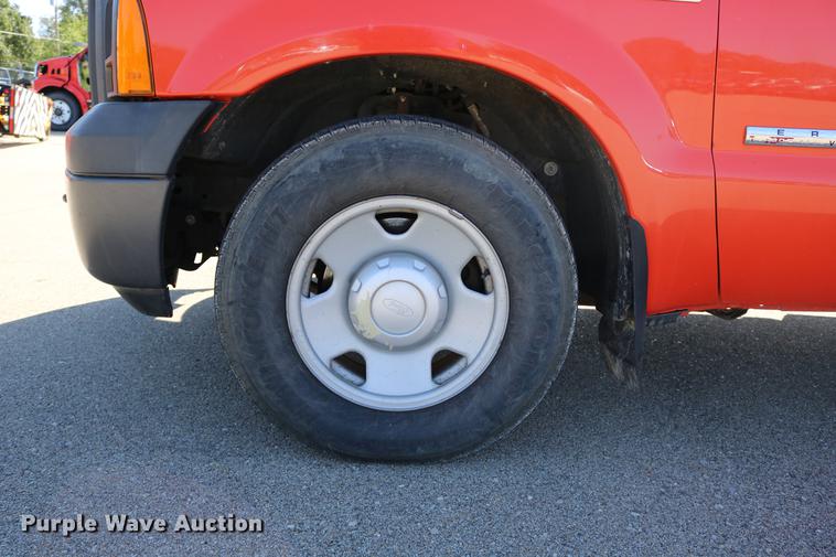 image for item DD0101 2006 Ford F250 utility bed pickup truck