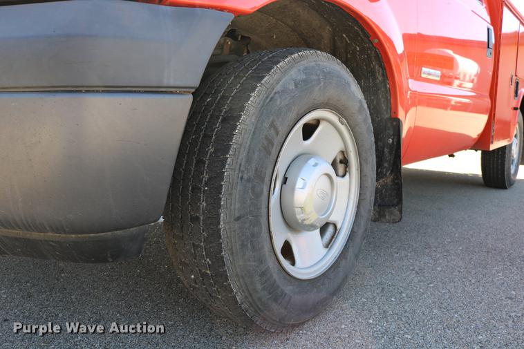 image for item DD0101 2006 Ford F250 utility bed pickup truck