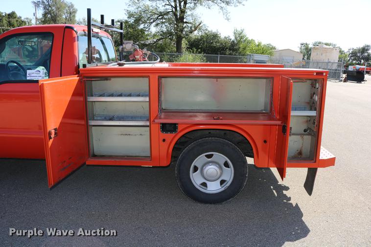 image for item DD0101 2006 Ford F250 utility bed pickup truck