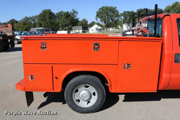 image for item DD0101 2006 Ford F250 utility bed pickup truck