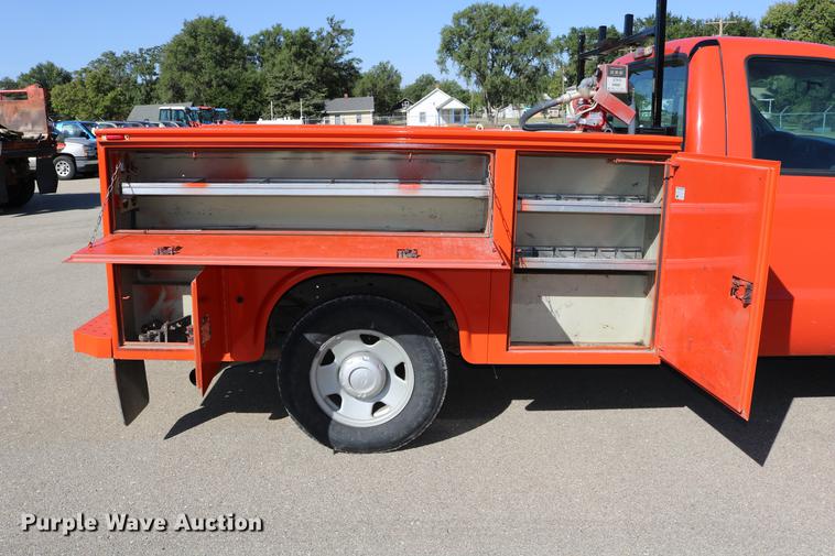 image for item DD0101 2006 Ford F250 utility bed pickup truck