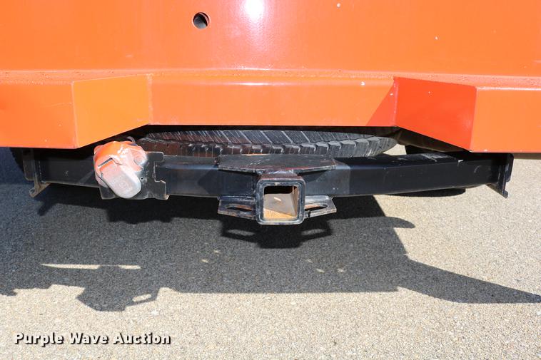 image for item DD0101 2006 Ford F250 utility bed pickup truck