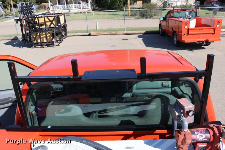 image for item DD0101 2006 Ford F250 utility bed pickup truck