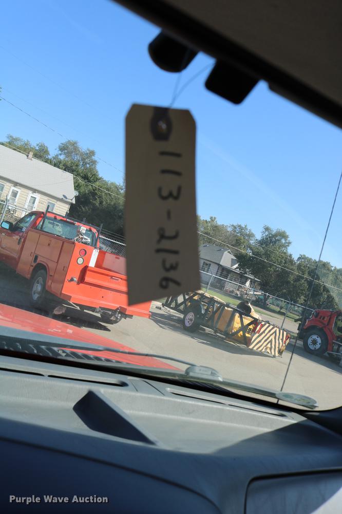 image for item DD0101 2006 Ford F250 utility bed pickup truck