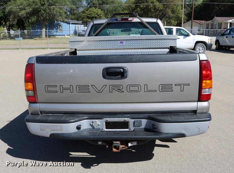 image for item DD0102 2002 Chevrolet Silverado 1500 pickup truck