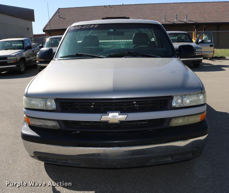 image for item DD0102 2002 Chevrolet Silverado 1500 pickup truck