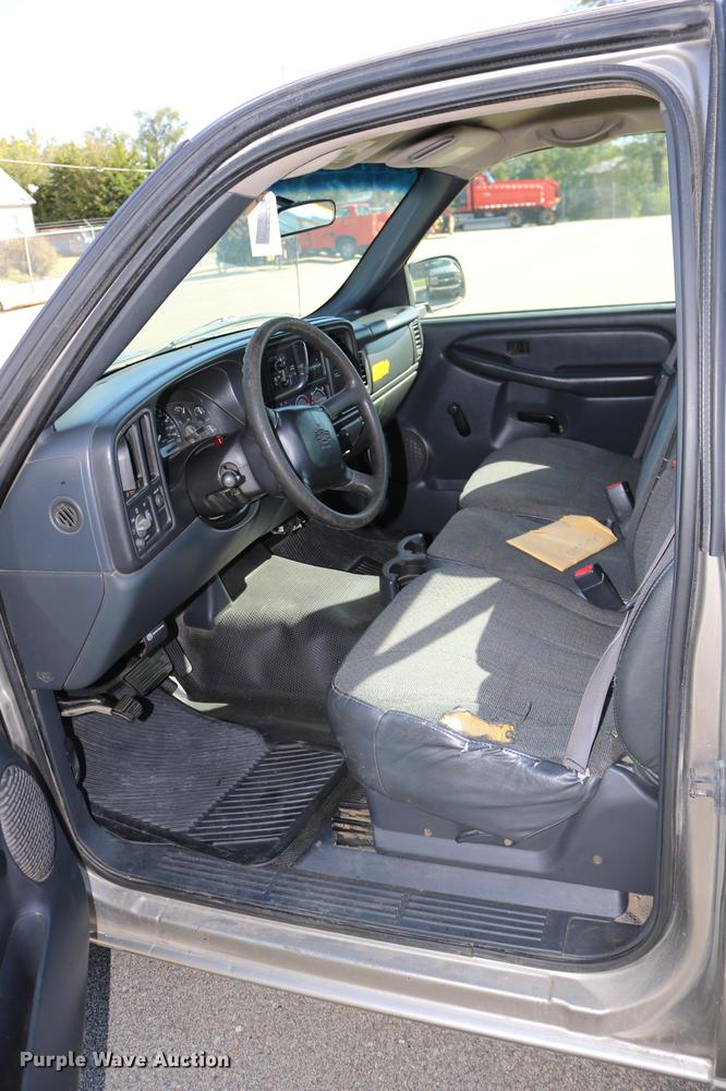 image for item DD0102 2002 Chevrolet Silverado 1500 pickup truck