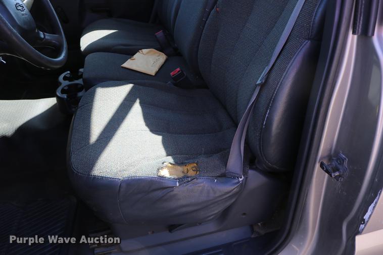 image for item DD0102 2002 Chevrolet Silverado 1500 pickup truck