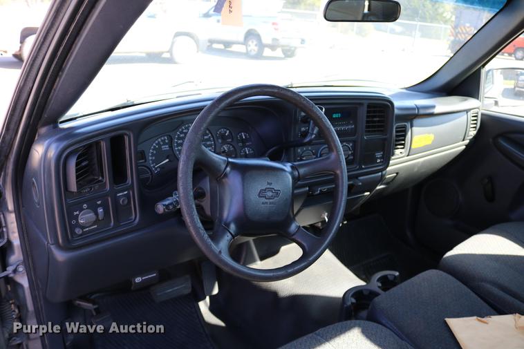 image for item DD0102 2002 Chevrolet Silverado 1500 pickup truck