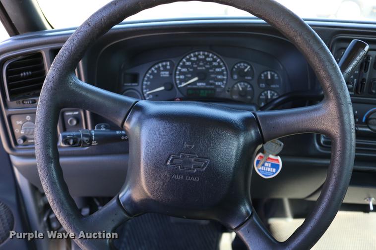 image for item DD0102 2002 Chevrolet Silverado 1500 pickup truck