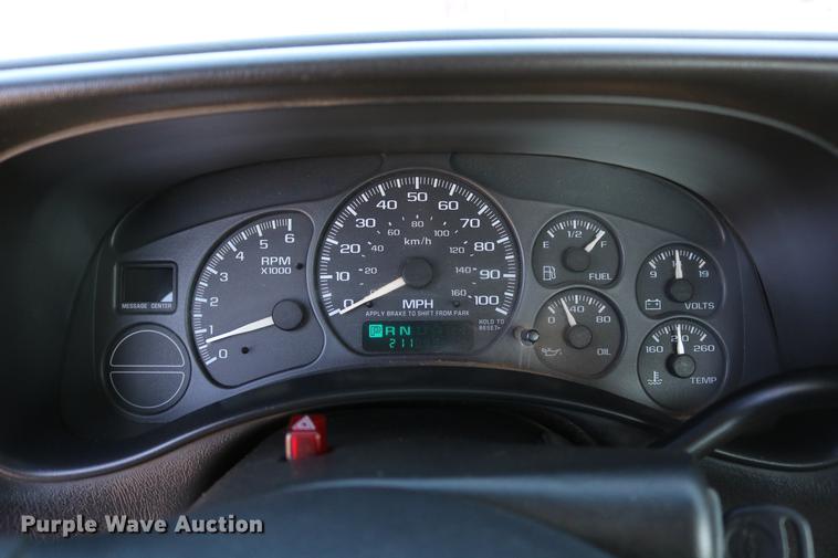 image for item DD0102 2002 Chevrolet Silverado 1500 pickup truck