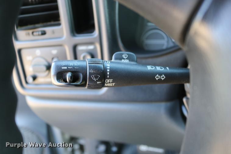 image for item DD0102 2002 Chevrolet Silverado 1500 pickup truck