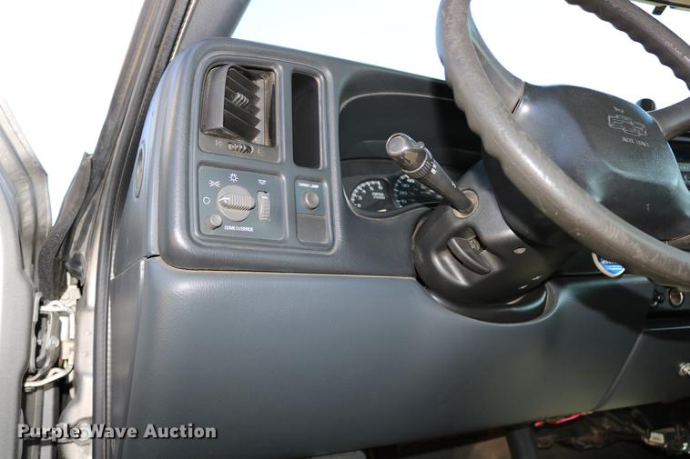 image for item DD0102 2002 Chevrolet Silverado 1500 pickup truck