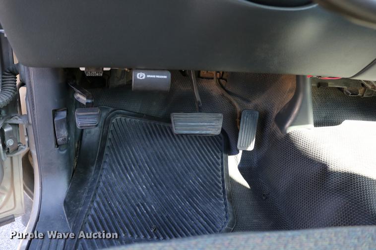 image for item DD0102 2002 Chevrolet Silverado 1500 pickup truck