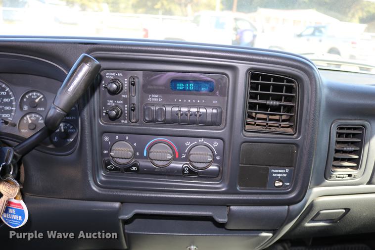 image for item DD0102 2002 Chevrolet Silverado 1500 pickup truck