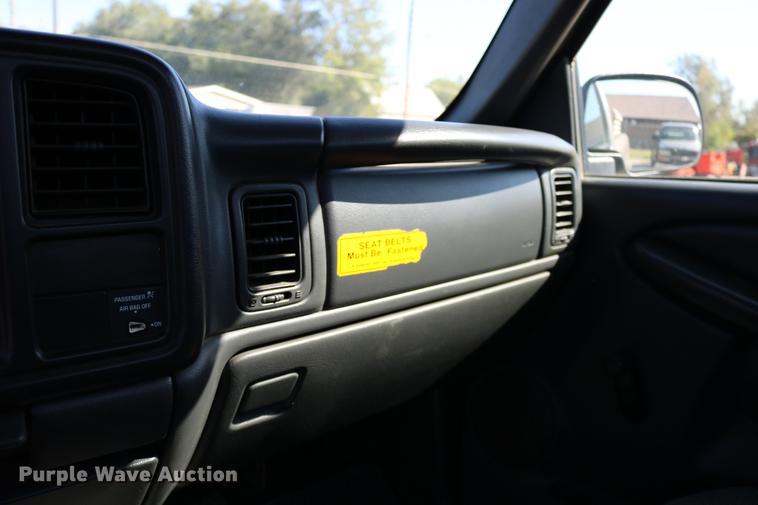 image for item DD0102 2002 Chevrolet Silverado 1500 pickup truck