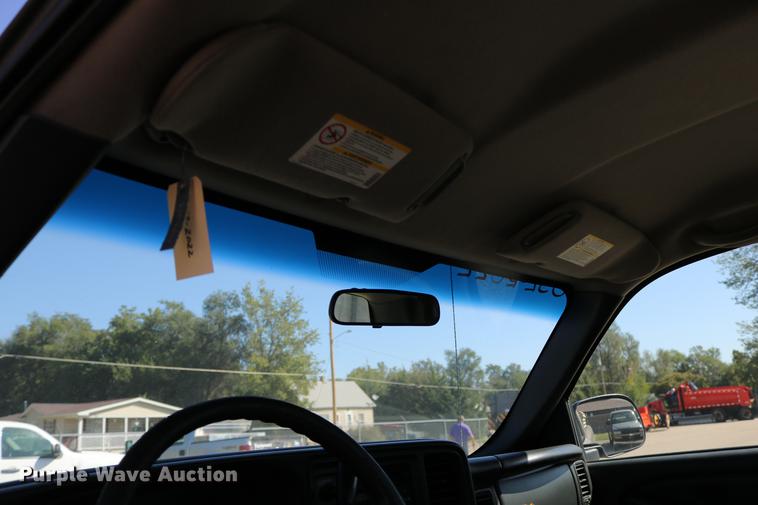 image for item DD0102 2002 Chevrolet Silverado 1500 pickup truck