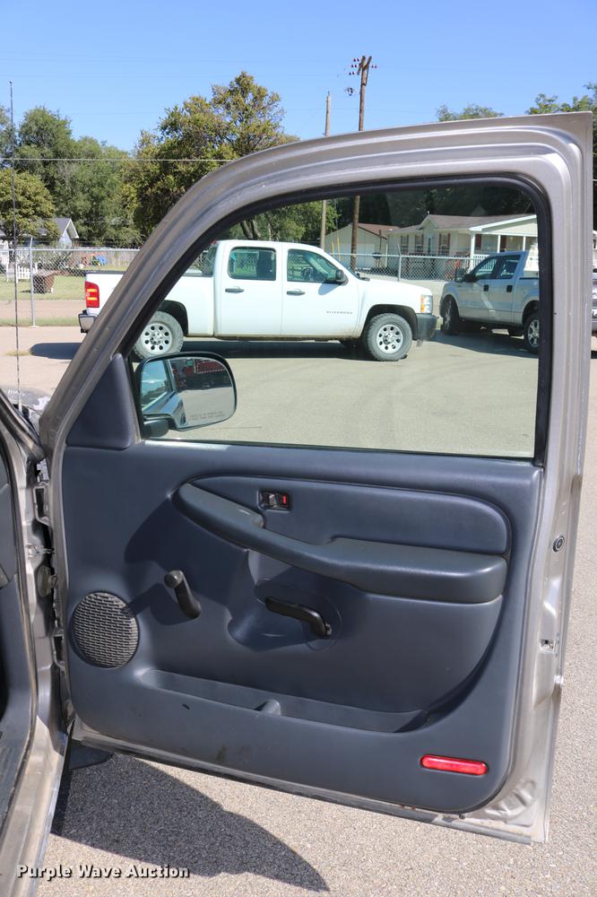 image for item DD0102 2002 Chevrolet Silverado 1500 pickup truck