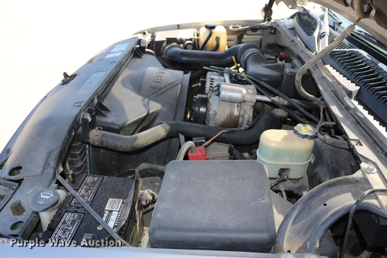 image for item DD0102 2002 Chevrolet Silverado 1500 pickup truck