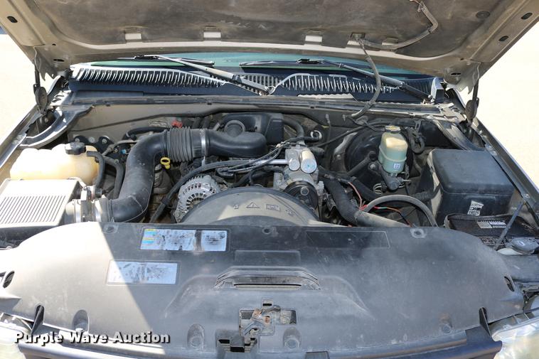 image for item DD0102 2002 Chevrolet Silverado 1500 pickup truck