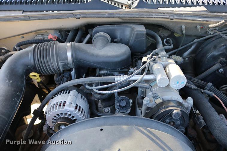 image for item DD0102 2002 Chevrolet Silverado 1500 pickup truck