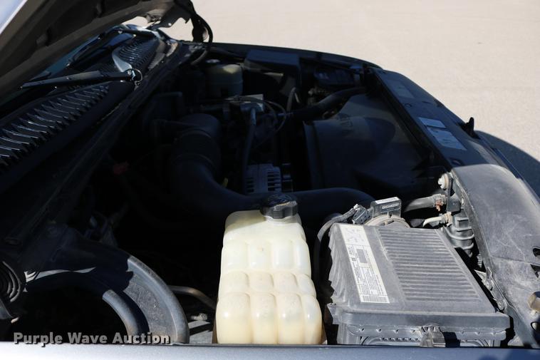 image for item DD0102 2002 Chevrolet Silverado 1500 pickup truck