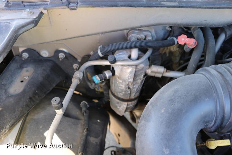 image for item DD0102 2002 Chevrolet Silverado 1500 pickup truck