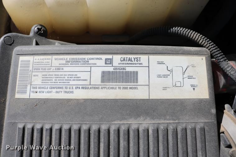 image for item DD0102 2002 Chevrolet Silverado 1500 pickup truck