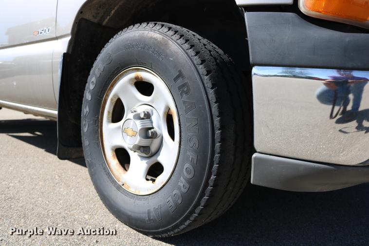 image for item DD0102 2002 Chevrolet Silverado 1500 pickup truck