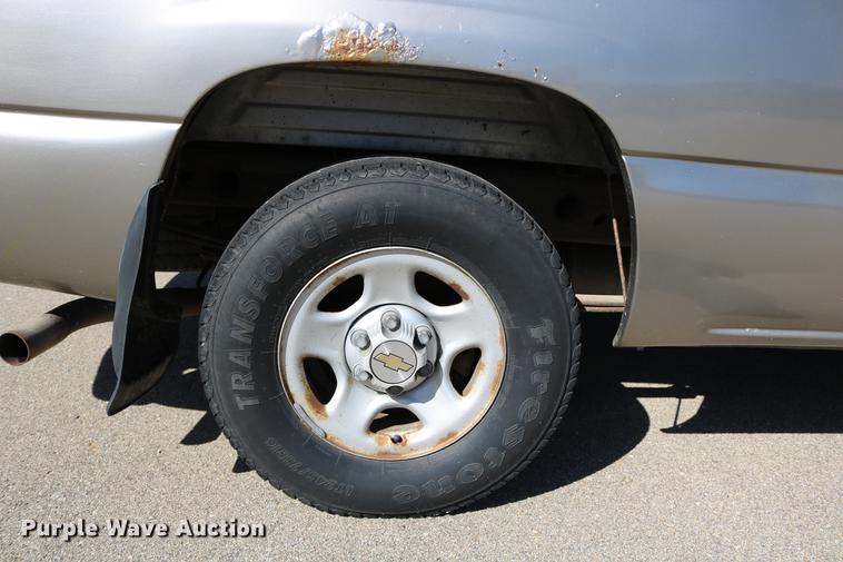 image for item DD0102 2002 Chevrolet Silverado 1500 pickup truck