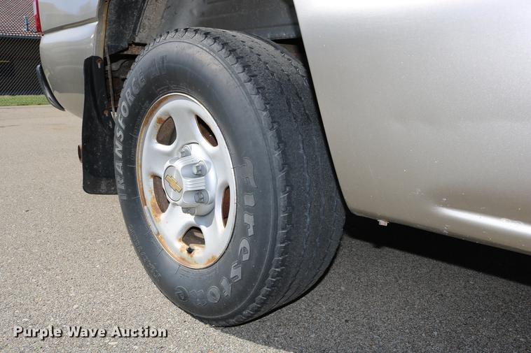 image for item DD0102 2002 Chevrolet Silverado 1500 pickup truck