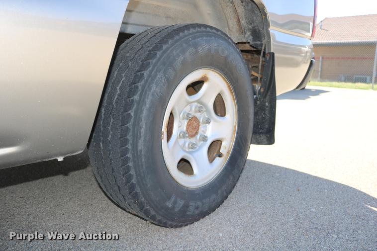 image for item DD0102 2002 Chevrolet Silverado 1500 pickup truck