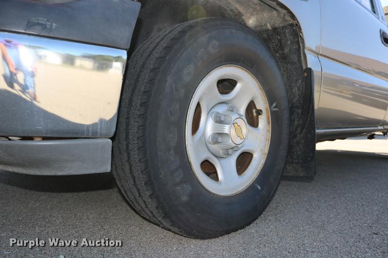 image for item DD0102 2002 Chevrolet Silverado 1500 pickup truck