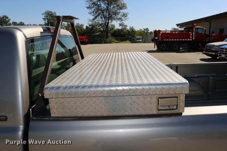 image for item DD0102 2002 Chevrolet Silverado 1500 pickup truck