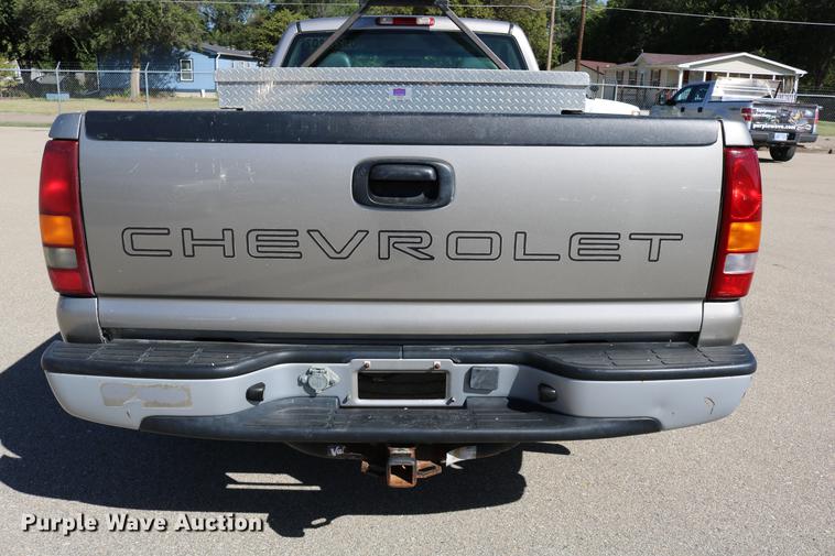 image for item DD0102 2002 Chevrolet Silverado 1500 pickup truck