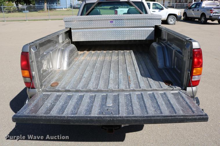 image for item DD0102 2002 Chevrolet Silverado 1500 pickup truck