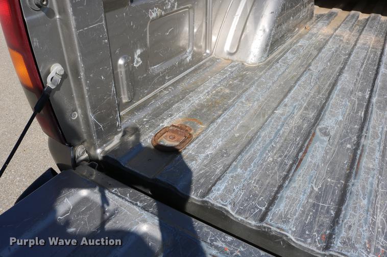 image for item DD0102 2002 Chevrolet Silverado 1500 pickup truck