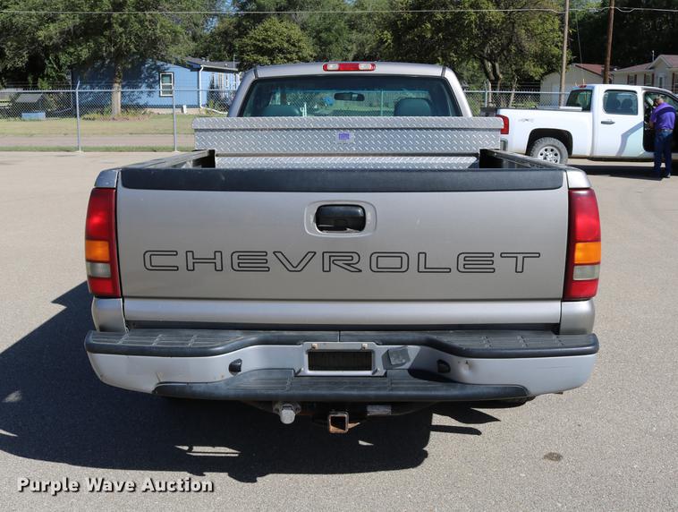 image for item DD0103 2002 Chevrolet Silverado 1500 pickup truck