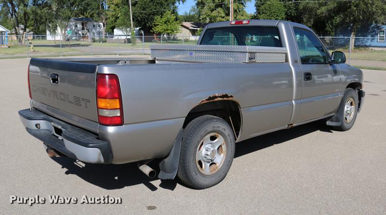 image for item DD0103 2002 Chevrolet Silverado 1500 pickup truck