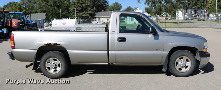 image for item DD0103 2002 Chevrolet Silverado 1500 pickup truck
