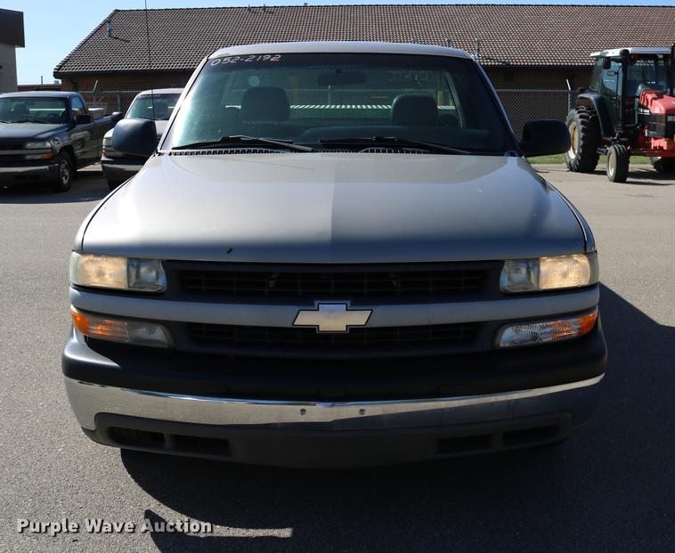 image for item DD0103 2002 Chevrolet Silverado 1500 pickup truck