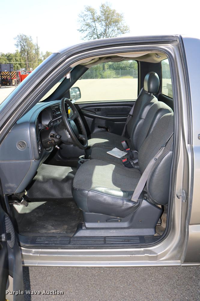 image for item DD0103 2002 Chevrolet Silverado 1500 pickup truck