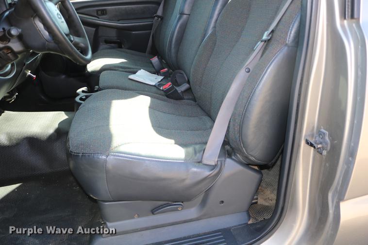 image for item DD0103 2002 Chevrolet Silverado 1500 pickup truck