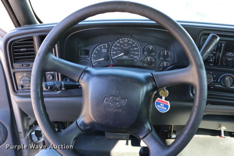 image for item DD0103 2002 Chevrolet Silverado 1500 pickup truck