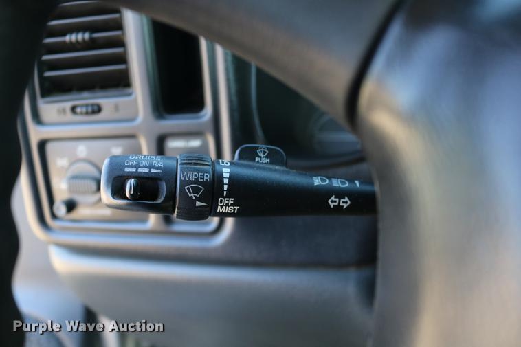 image for item DD0103 2002 Chevrolet Silverado 1500 pickup truck