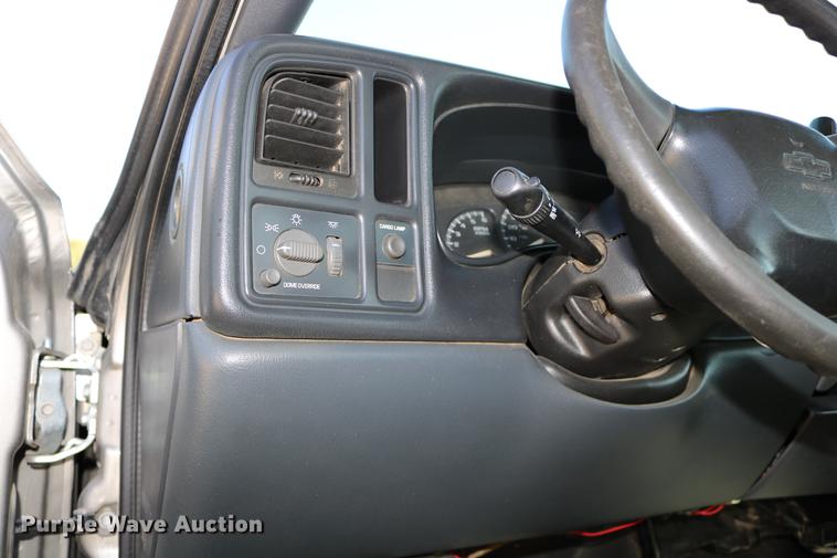 image for item DD0103 2002 Chevrolet Silverado 1500 pickup truck