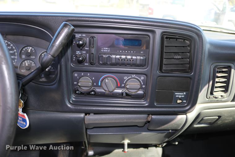 image for item DD0103 2002 Chevrolet Silverado 1500 pickup truck