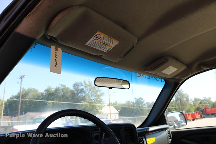 image for item DD0103 2002 Chevrolet Silverado 1500 pickup truck