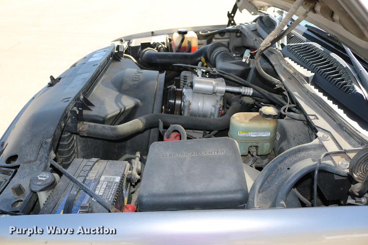 image for item DD0103 2002 Chevrolet Silverado 1500 pickup truck